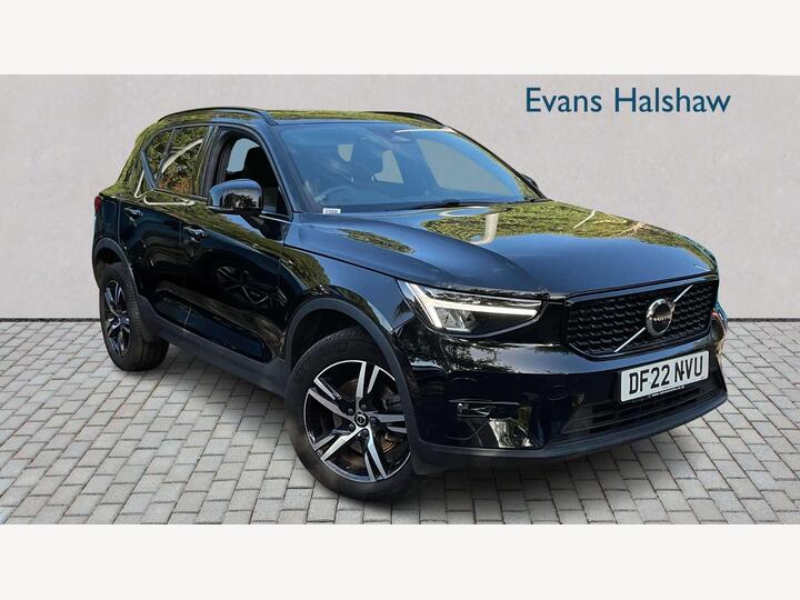 Volvo XC40 ESTATE 2.0 B3 MHEV Plus Dark DCT Auto Euro 6 (s/s) 5dr