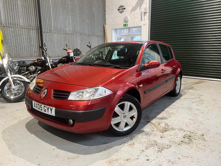Renault Megane 1.6 VVT Oasis 5dr