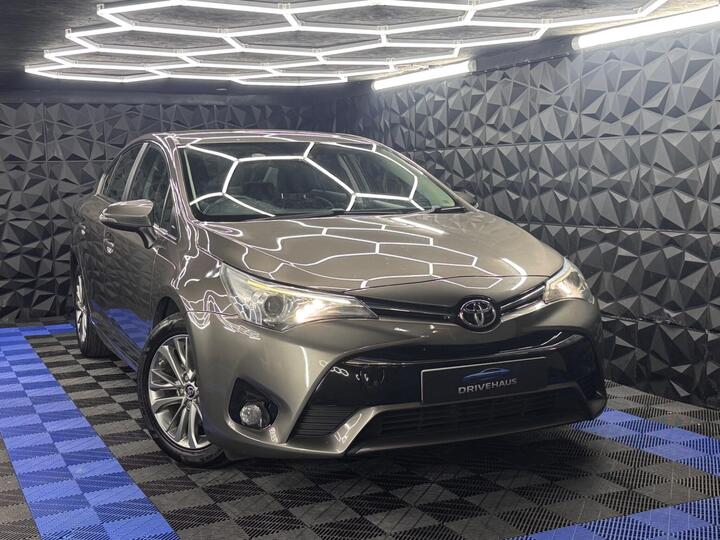 Toyota Avensis 2.0 D-4D Business Edition Euro 6 (s/s) 4dr