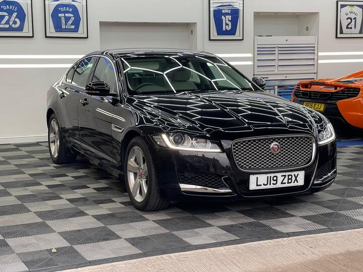 Jaguar XF 2.0i Portfolio Auto Euro 6 (s/s) 4dr