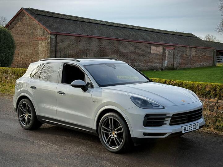 Porsche Cayenne 3.0 V6 E-Hybrid 17.9kWh Platinum Edition TiptronicS 4WD Euro 6 (s/s) 5dr (3.6kW Charger)
