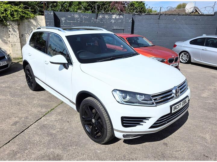 Volkswagen Touareg 3.0 TDI V6 BlueMotion Tech R-Line Plus Tiptronic 4WD Euro 6 (s/s) 5dr Volkswagen Touareg 3.0 TDI V6 BlueMotion Tech R-Line Plus Tiptronic 4WD Euro 6 (s/s) 5dr