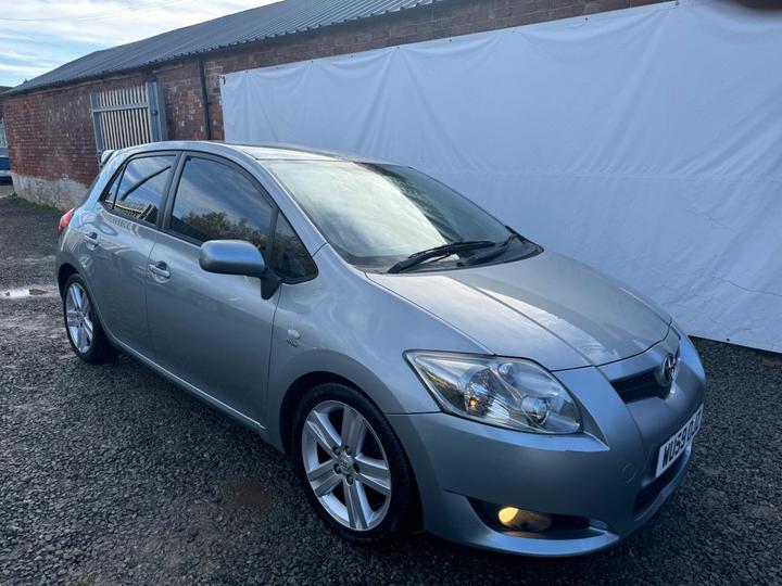 Toyota Auris 2.2 D-4D SR 180 5dr