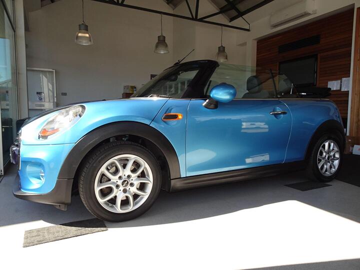 MINI Convertible 1.5 Cooper Euro 6 (s/s) 2dr