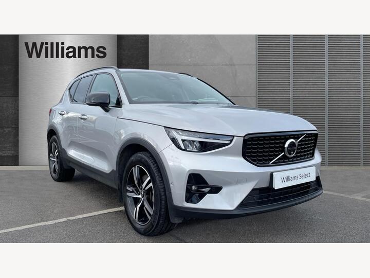 Volvo XC40 2.0 B3 MHEV Plus Dark DCT Auto Euro 6 (s/s) 5dr