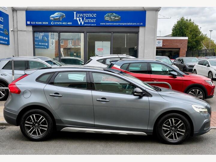Volvo V40 Cross Country 2.0 D2 Nav Plus Auto Euro 6 (s/s) 5dr