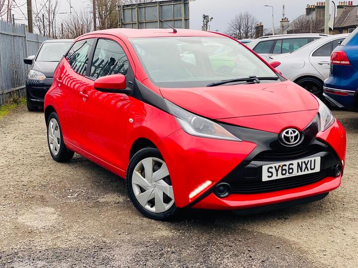 Toyota Aygo 1.0 VVT-i X-play Euro 6 5dr