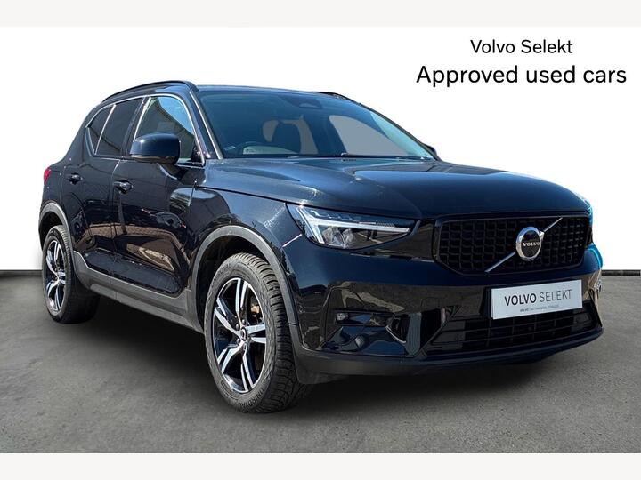 Volvo XC40 2.0 B3 MHEV Plus Dark DCT Auto Euro 6 (s/s) 5dr