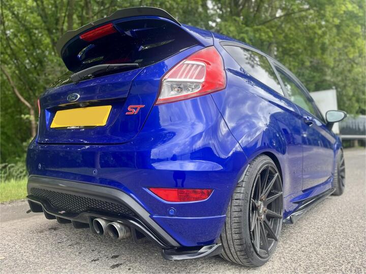 Ford FIESTA 1.6T EcoBoost ST-3 Euro 6 3dr Ford FIESTA 1.6T EcoBoost ST-3 Euro 6 3dr