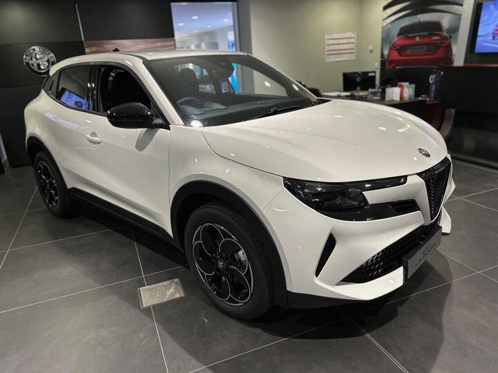 Alfa Romeo Junior 1.2 MHEV Ibrida E-DCT Euro 6 (s/s) 5dr