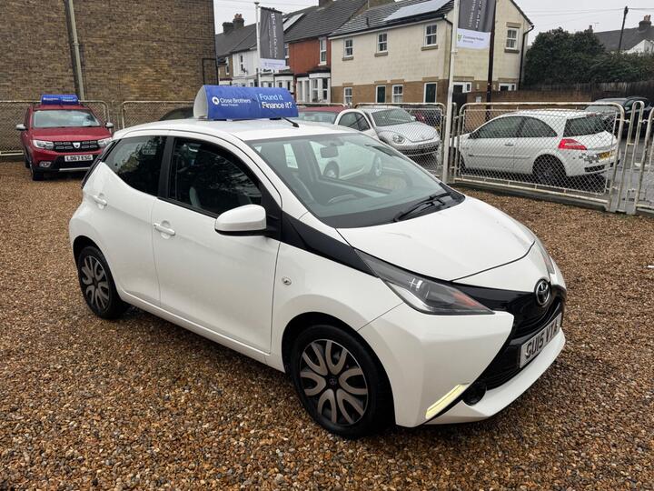 Toyota AYGO 1.0 VVT-i X-play Euro 5 5dr Euro 5 Toyota AYGO 1.0 VVT-i X-play Euro 5 5dr Euro 5