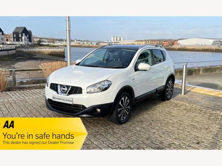 Nissan Qashqai 1.6 N-tec+ CVT 2WD Euro 5 5dr Nissan Qashqai 1.6 N-tec+ CVT 2WD Euro 5 5dr
