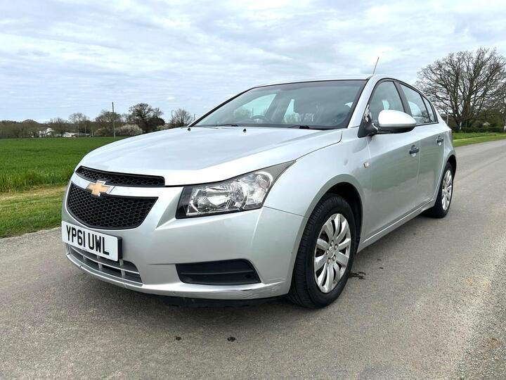 Chevrolet Cruze 1.6 LS Euro 5 5dr Chevrolet Cruze 1.6 LS Euro 5 5dr