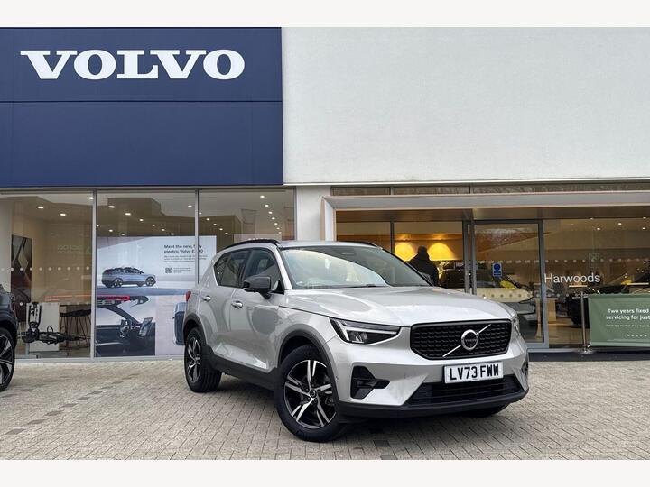 Volvo XC40 2.0 B3 MHEV Plus DCT Auto Euro 6 (s/s) 5dr