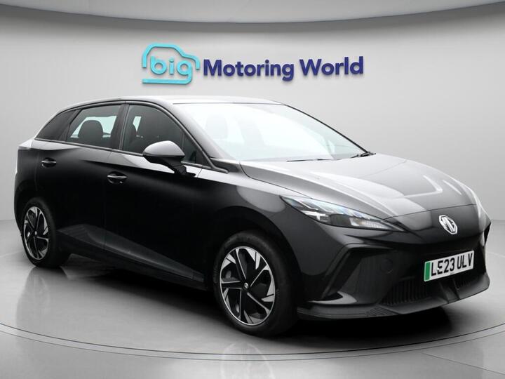MG MG4 64kWh SE Long Range Auto 5dr