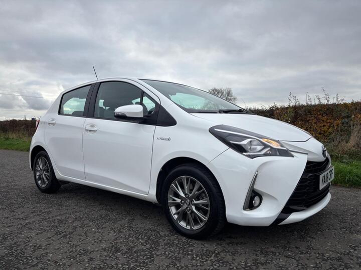 Toyota Yaris 1.5 VVT-h Icon E-CVT Euro 6 (s/s) 5dr Toyota Yaris 1.5 VVT-h Icon E-CVT Euro 6 (s/s) 5dr