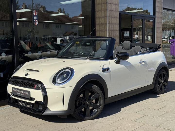 MINI CONVERTIBLE 2.0 Cooper S Classic Steptronic Euro 6 (s/s) 2dr MINI CONVERTIBLE 2.0 Cooper S Classic Steptronic Euro 6 (s/s) 2dr
