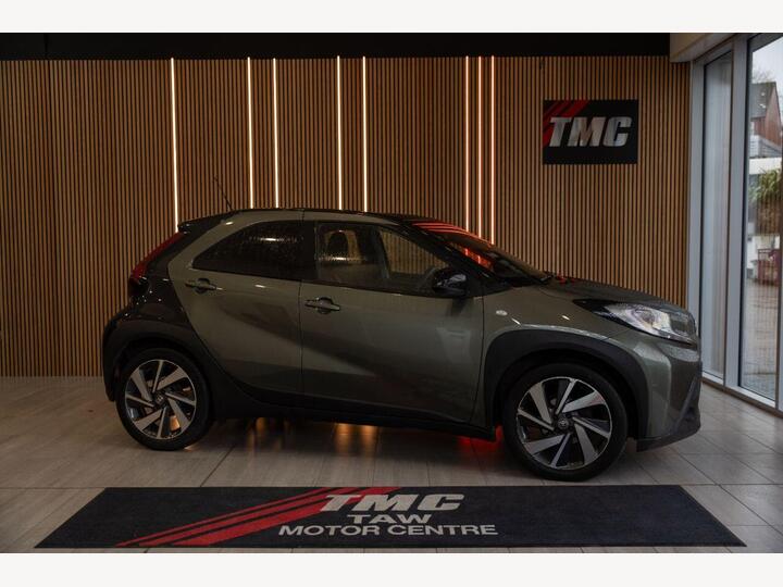 Toyota AYGO X 1.0 VVT-i Edge X-shift Euro 6 (s/s) 5dr Toyota AYGO X 1.0 VVT-i Edge X-shift Euro 6 (s/s) 5dr