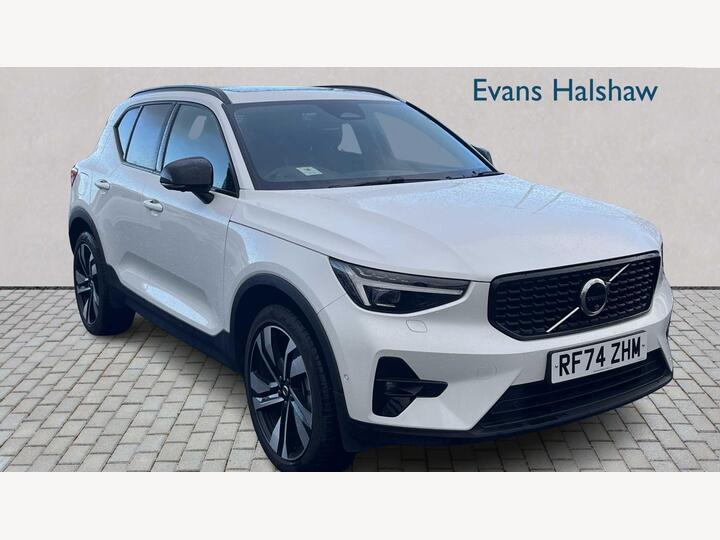 Volvo XC40 ESTATE 2.0 B4 MHEV Ultra Dark DCT Auto Euro 6 (s/s) 5dr