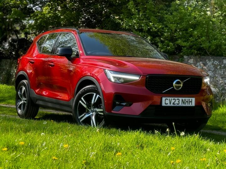 Volvo XC40 2.0 B3 MHEV Plus Dark DCT Auto Euro 6 (s/s) 5dr