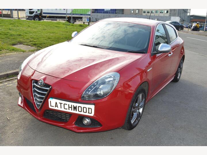 Alfa Romeo Giulietta 2.0 JTDM-2 Exclusive Euro 5 (s/s) 5dr Alfa Romeo Giulietta 2.0 JTDM-2 Exclusive Euro 5 (s/s) 5dr