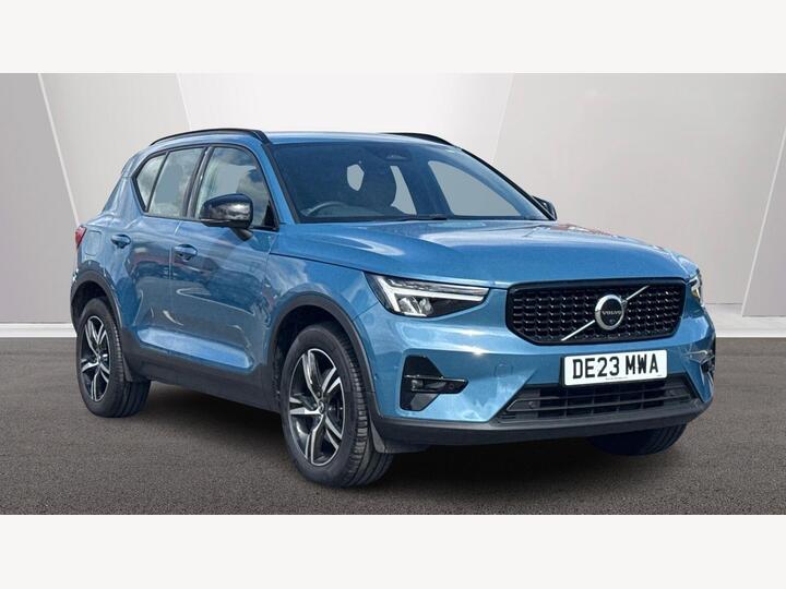 Volvo XC40 2.0 B3 MHEV Plus Dark DCT Auto Euro 6 (s/s) 5dr