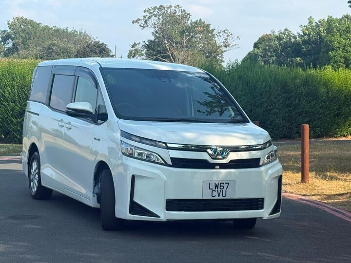 Toyota Voxy 1.8 Hybrid 7 Seats