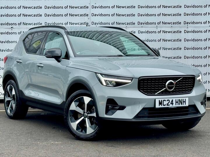Volvo XC40 2.0 B3 MHEV Plus Dark DCT Auto Euro 6 (s/s) 5dr