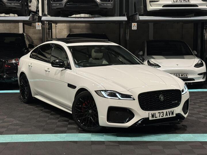 Jaguar XF 2.0 D200 MHEV R-Dynamic SE Black Auto Euro 6 (s/s) 4dr