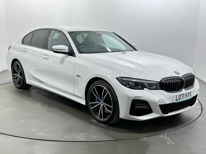 BMW 3 Series 2.0 330e 12kWh M Sport Auto Euro 6 (s/s) 4dr BMW 3 Series 2.0 330e 12kWh M Sport Auto Euro 6 (s/s) 4dr
