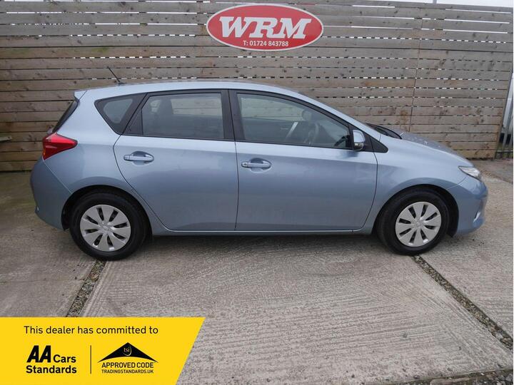 Toyota Auris 1.4 D-4D Active Euro 5 (s/s) 5dr Toyota Auris 1.4 D-4D Active Euro 5 (s/s) 5dr