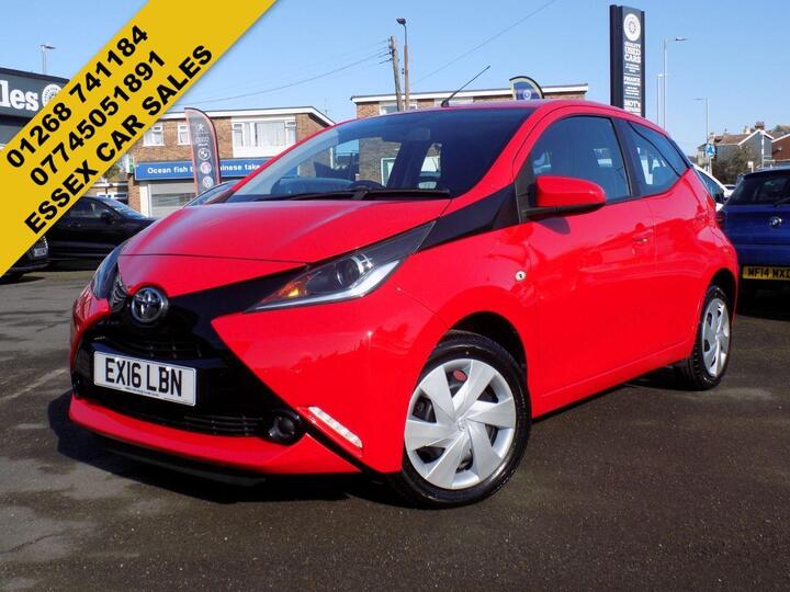 Toyota AYGO 1.0 VVT-i X-play Euro 5 5dr Euro 5 Toyota AYGO 1.0 VVT-i X-play Euro 5 5dr Euro 5