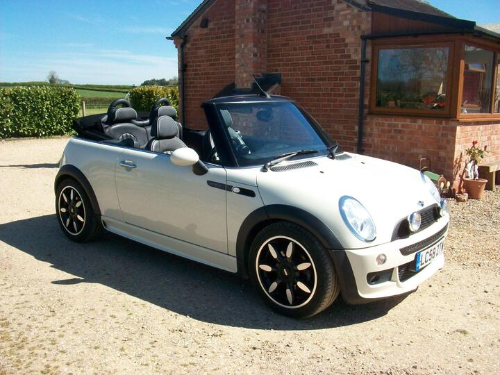 MINI Convertible 1.6 Cooper Sidewalk CVT Euro 4 2dr