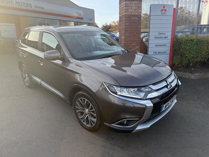 Mitsubishi Outlander 2.2 DI-D 4 4WD Euro 6 (s/s) 5dr Mitsubishi Outlander 2.2 DI-D 4 4WD Euro 6 (s/s) 5dr