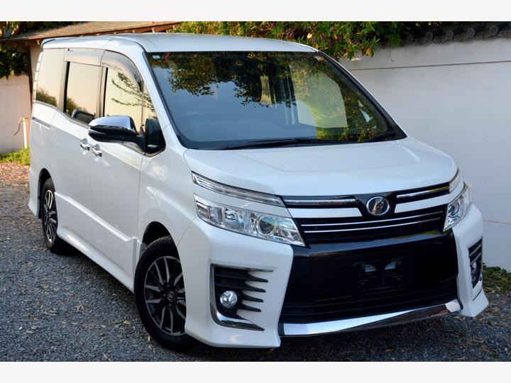 Toyota Voxy 2.0 ZS Kiramaki Edition - Eight Seater