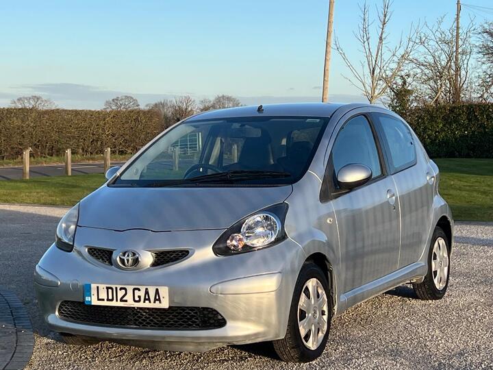 Toyota AYGO 1.0 VVT-i Ice Euro 5 5dr Toyota AYGO 1.0 VVT-i Ice Euro 5 5dr