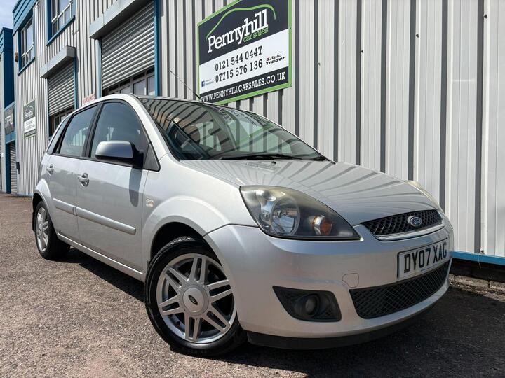 Ford Fiesta 1.6 TDCi Ghia 5dr