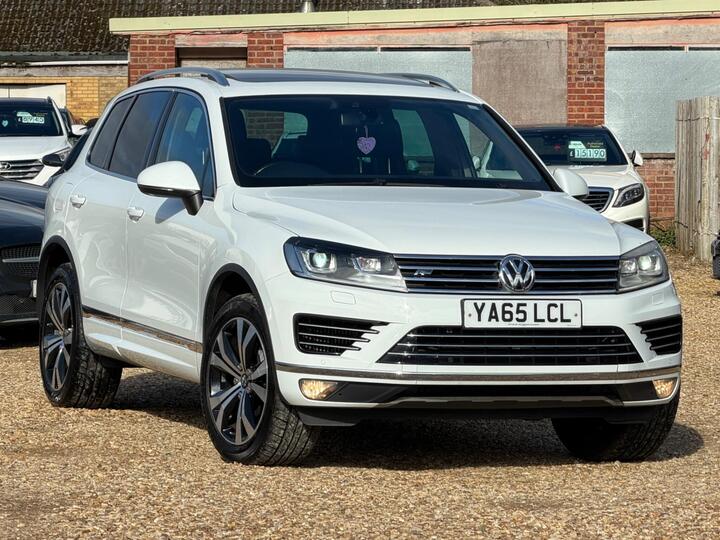 Volkswagen Touareg 3.0 TDI V6 BlueMotion Tech R-Line Tiptronic 4WD Euro 6 (s/s) 5dr Volkswagen Touareg 3.0 TDI V6 BlueMotion Tech R-Line Tiptronic 4WD Euro 6 (s/s) 5dr