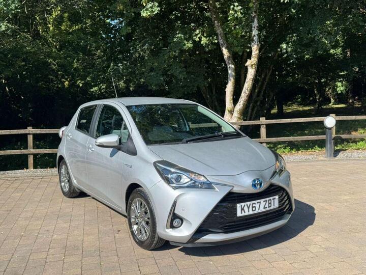 Toyota Yaris 1.5 VVT-h Icon Tech E-CVT Euro 6 (s/s) 5dr