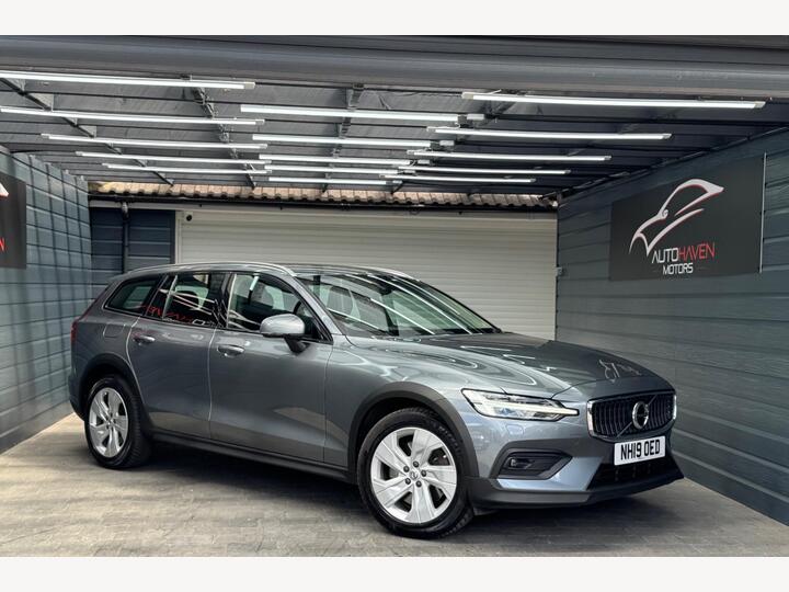 Volvo V60 Cross Country 2.0 D4 Plus Auto AWD Euro 6 (s/s) 5dr Volvo V60 Cross Country 2.0 D4 Plus Auto AWD Euro 6 (s/s) 5dr