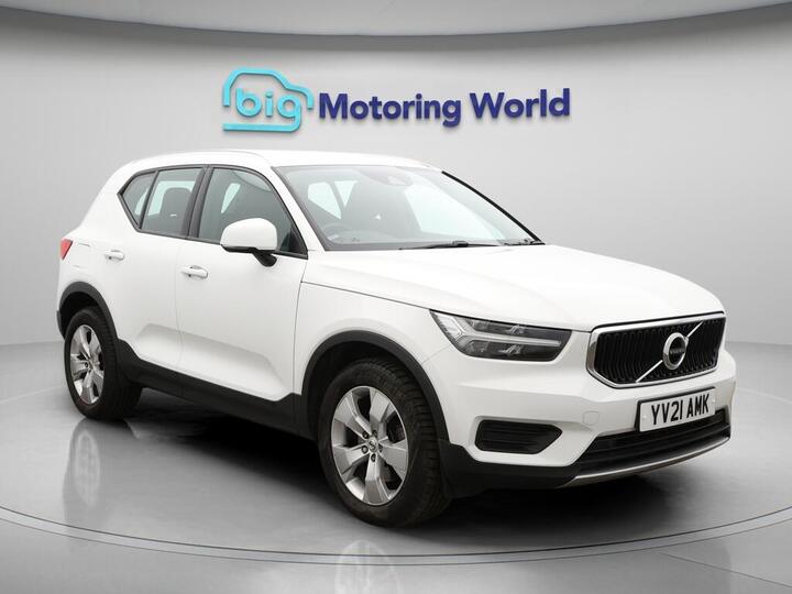 Volvo XC40 2.0 B4 MHEV Momentum Auto Euro 6 (s/s) 5dr