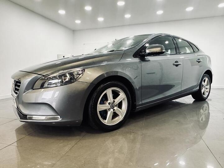 Volvo V40 DIESEL HATCHBACK 1.6 D2 SE Euro 5 (s/s) 5dr