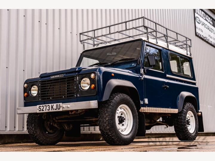 Land Rover Defender 90 2.5 TDi County Station Wagon 3dr Land Rover Defender 90 2.5 TDi County Station Wagon 3dr
