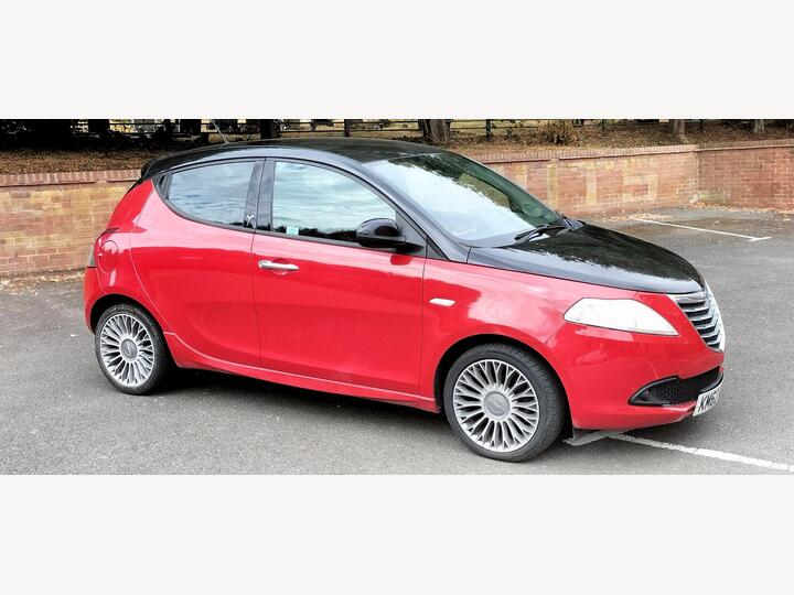 Chrysler Ypsilon 1.2 Black&Red Euro 5 (s/s) 5dr