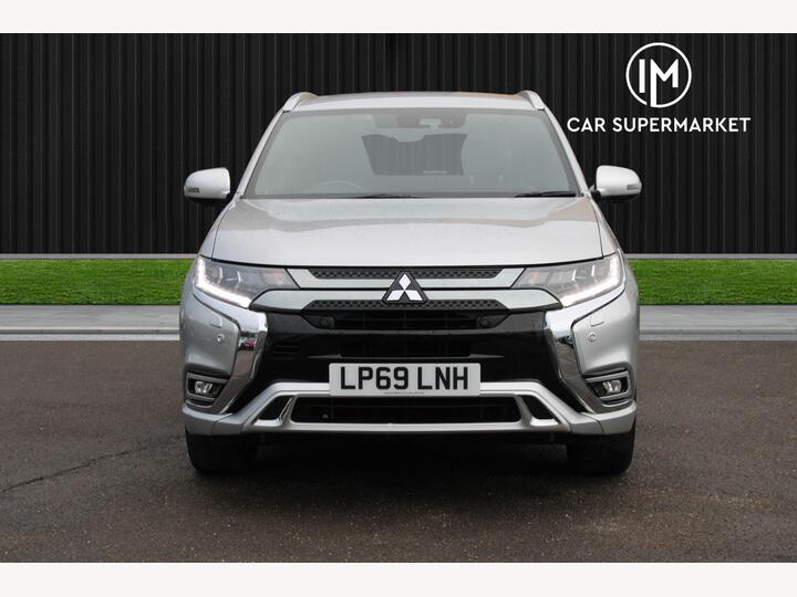 Mitsubishi Outlander 2.4h TwinMotor 13.8kWh 4hs CVT 4WD Euro 6 (s/s) 5dr Mitsubishi Outlander 2.4h TwinMotor 13.8kWh 4hs CVT 4WD Euro 6 (s/s) 5dr