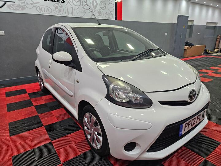 Toyota AYGO 1.0 VVT-i Ice Euro 5 5dr Toyota AYGO 1.0 VVT-i Ice Euro 5 5dr
