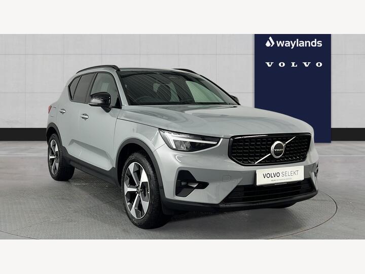 Volvo XC40 2.0 B3 MHEV Plus Dark DCT Auto Euro 6 (s/s) 5dr