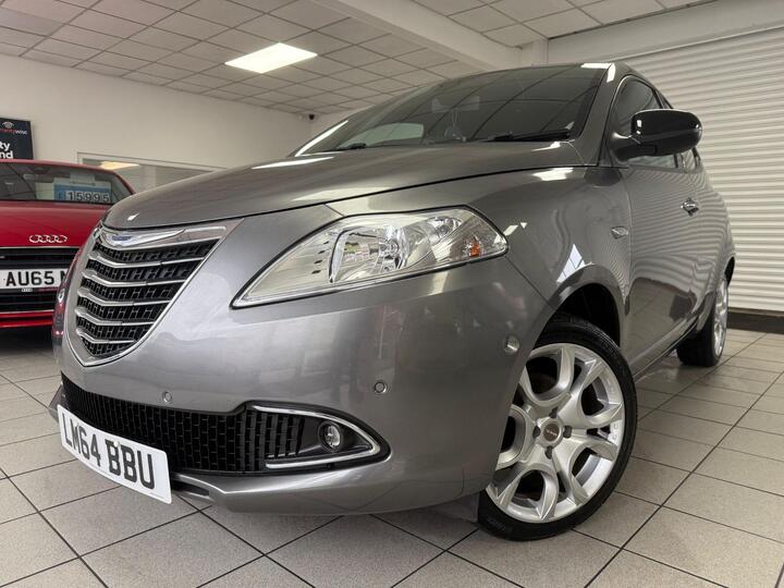 Chrysler Ypsilon 1.2 Platinum Euro 6 5dr Chrysler Ypsilon 1.2 Platinum Euro 6 5dr
