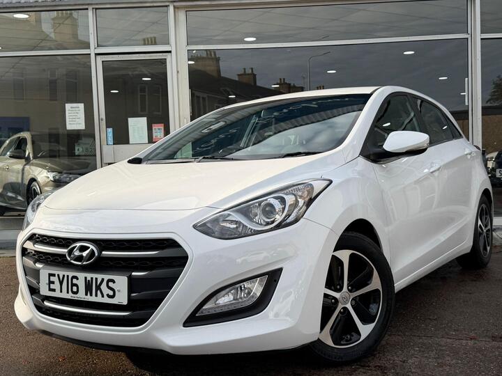 Hyundai I30 1.4 Blue Drive SE Nav Euro 6 (s/s) 5dr Hyundai I30 1.4 Blue Drive SE Nav Euro 6 (s/s) 5dr