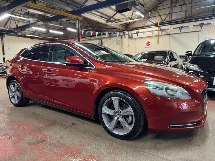 Volvo V40 1.6 T4 SE Lux Nav Hatchback 5dr Petrol Powershift Euro 5 (s/s) (180 Ps)